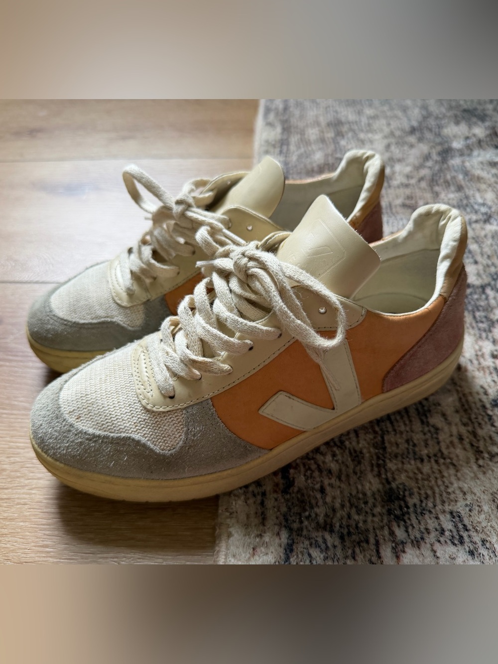 Veja V-10 Suede Multico Peach Sneakers